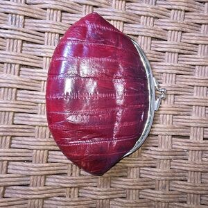 Elegant Dark‎ Red Eel Skin Kisslock Coin Purse Gold Tone Frame